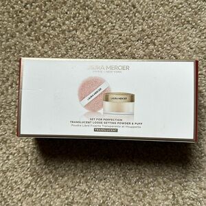 Laura Mercier loose face setting powder & powder puff